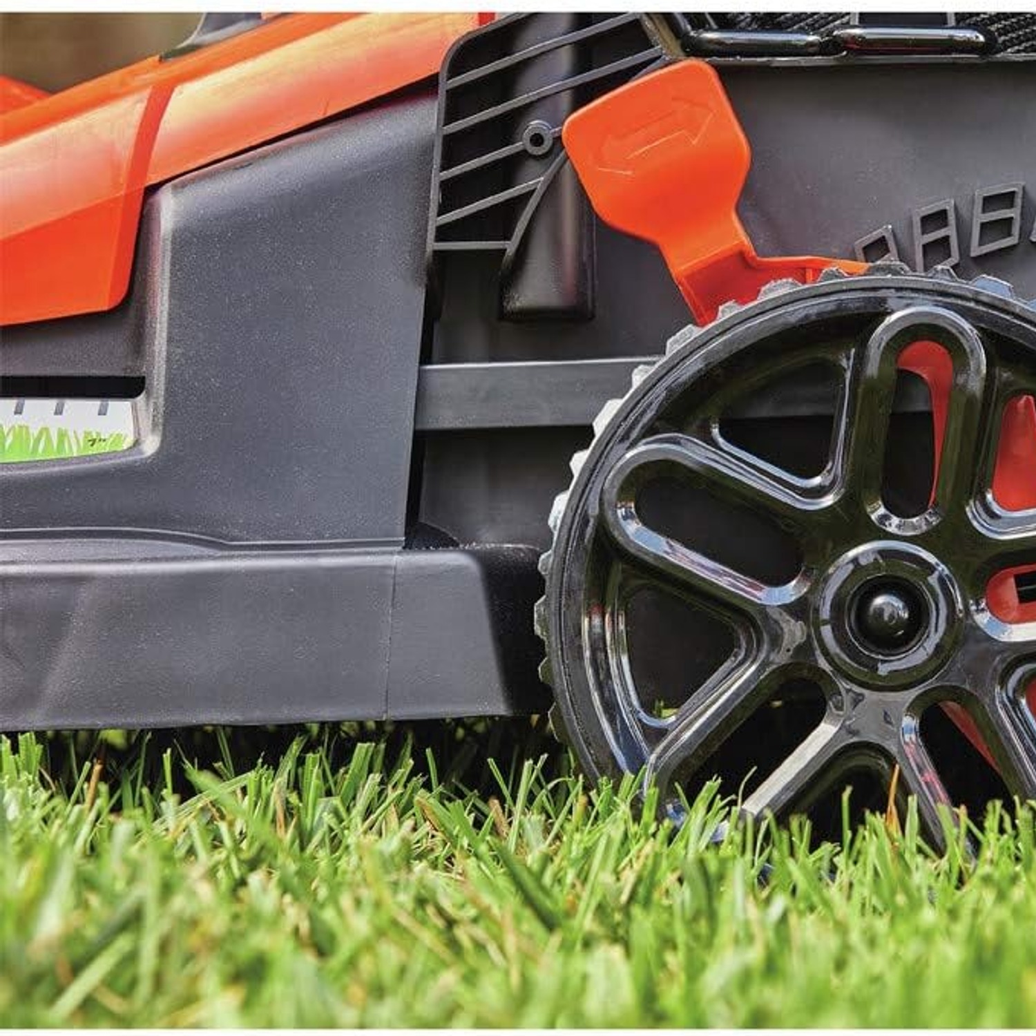 BLACK+DECKER 15 Inch Bike Handle Electric Mower: image 8