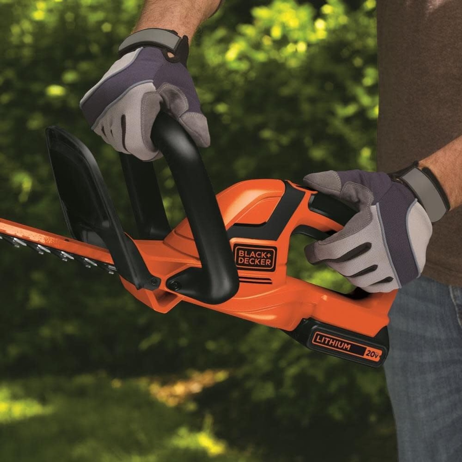 BLACK+DECKER 22-Inch Cordless Hedge Trimmer Kit: image 2